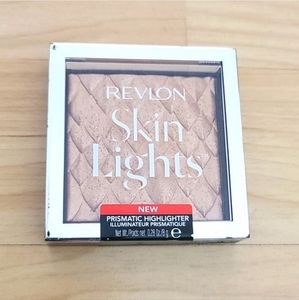 Revlon Skinlights Prismatic Powder Highlighter, Lightweight, Super-Smooth Builda